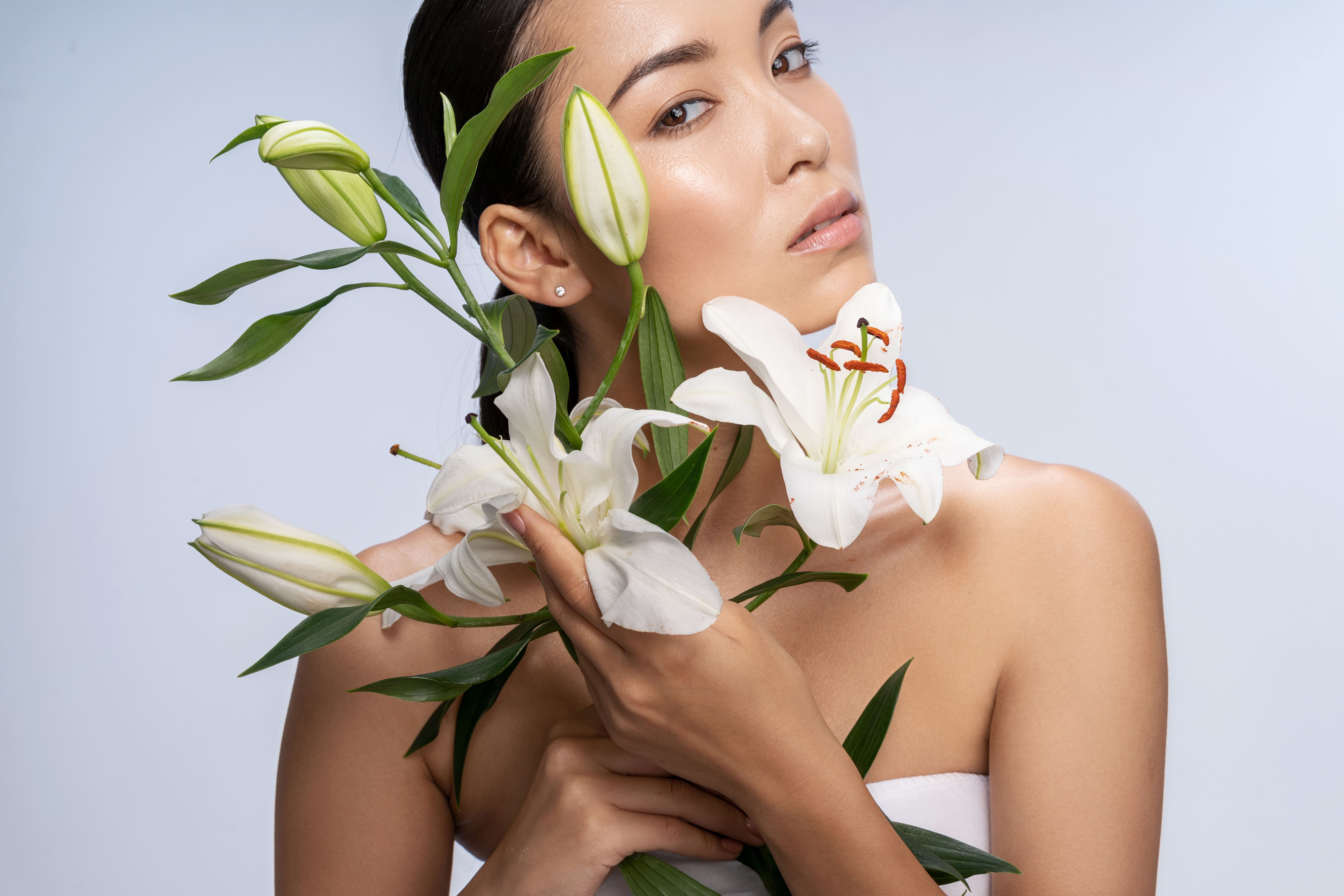 charming lady posing with beautiful bouquet in stu 2025 03 08 16 28 25 utc